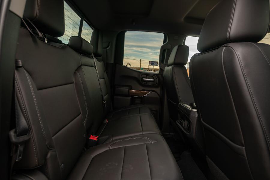 Интерьер Chevrolet Silverado RST Double Cab 2018 года  (фото 15 из 40)